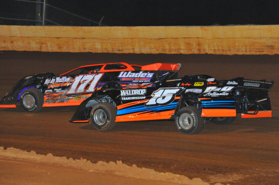 Kyle Courtney(171) and Patrick Duggan race early in the Sportsman feature