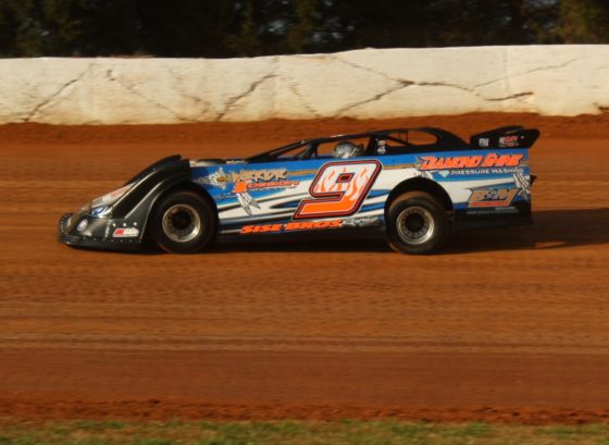 Zach Sise won Saturday's Sportsman feature at 411