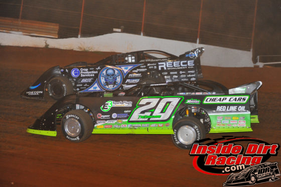 Jimmy Owens(20) and Scott Bloomquist do battle on Tazewell's high banks